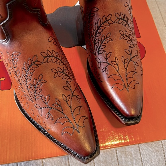 Soto Boots Womens Tan Zippered Cowgirl Boots - Picture 5 of 7